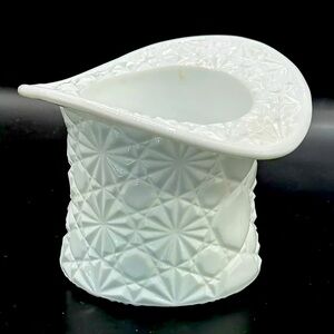 Fenton milk glass Daisy and Button top hat vase vintage MCM 3.5”